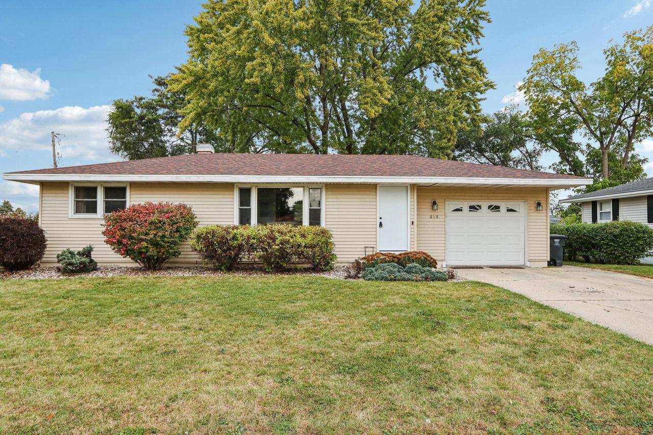 818 W Sunset Dr, Milton, WI 53563
