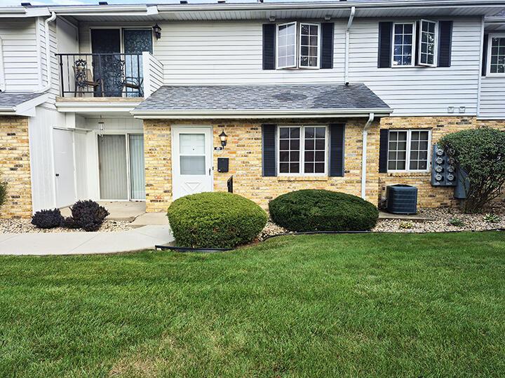 8630 30th Ave #104, Kenosha, WI 53142