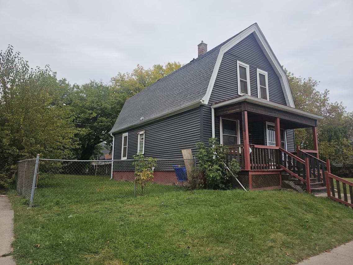 1526 W Groeling Ave, Milwaukee, WI 53206
