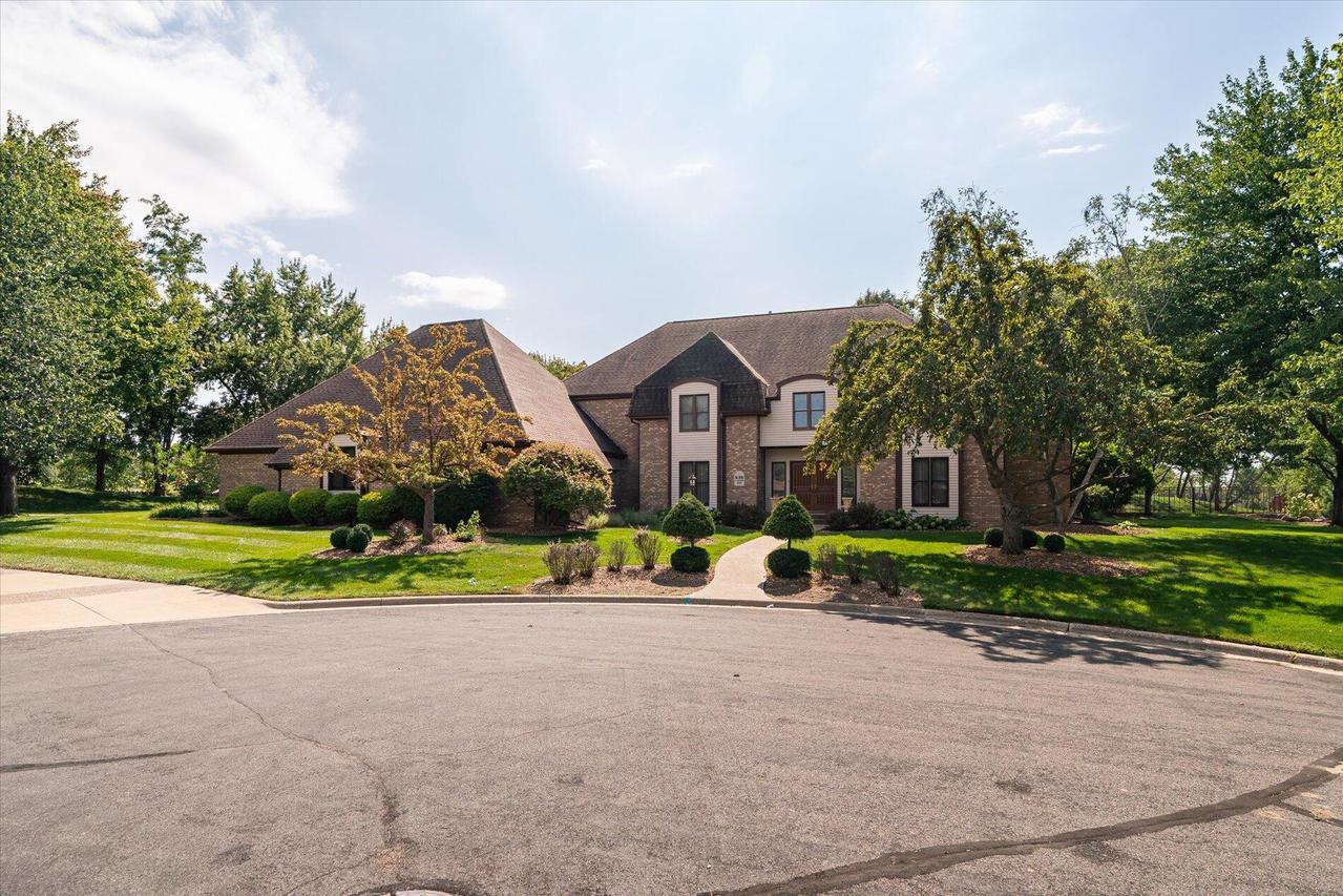 636 L Hauser Rd, Onalaska, WI 54650