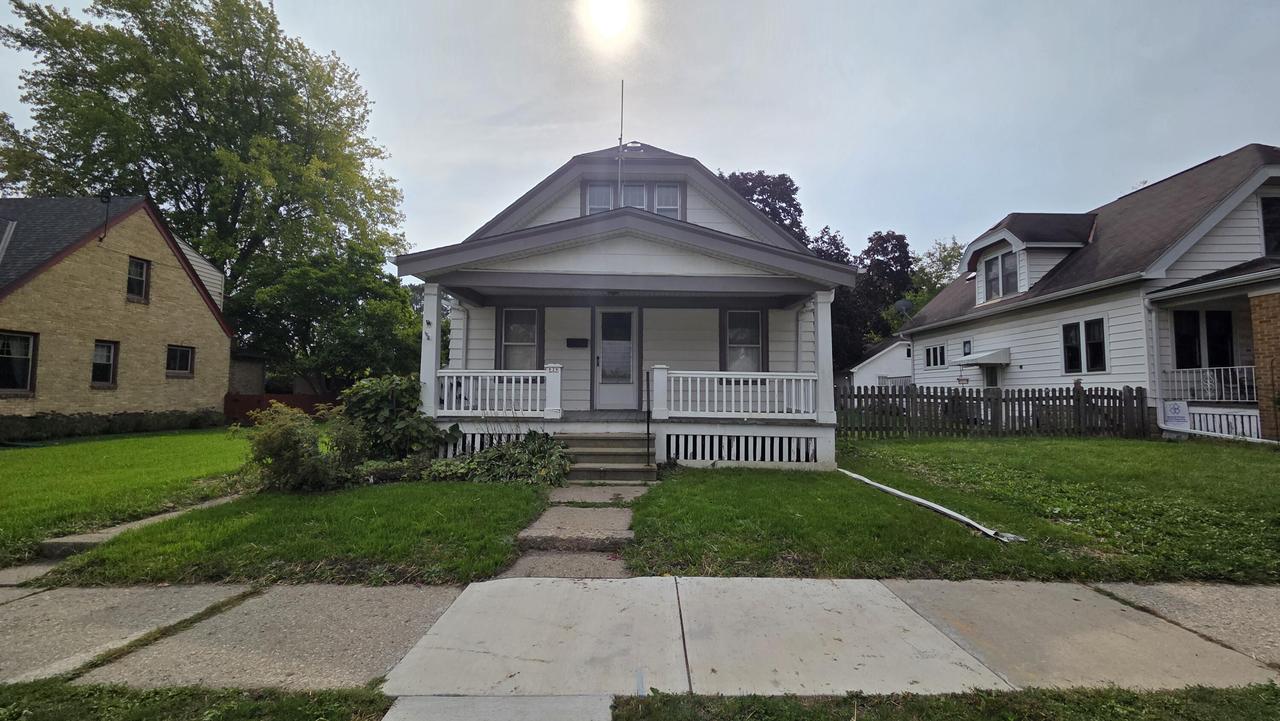 629 Park Ave, South Milwaukee, WI 53172