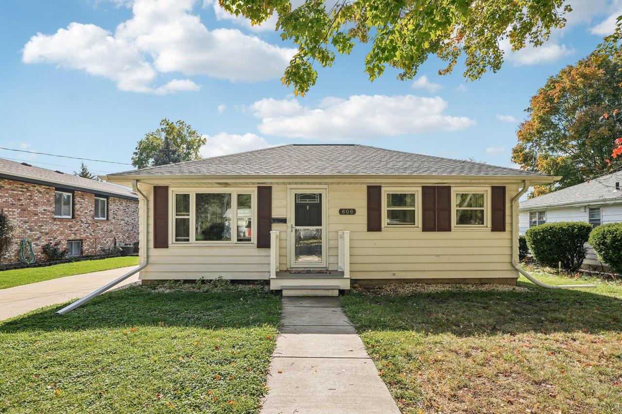 606 Phoenix St, Delavan, WI 53115