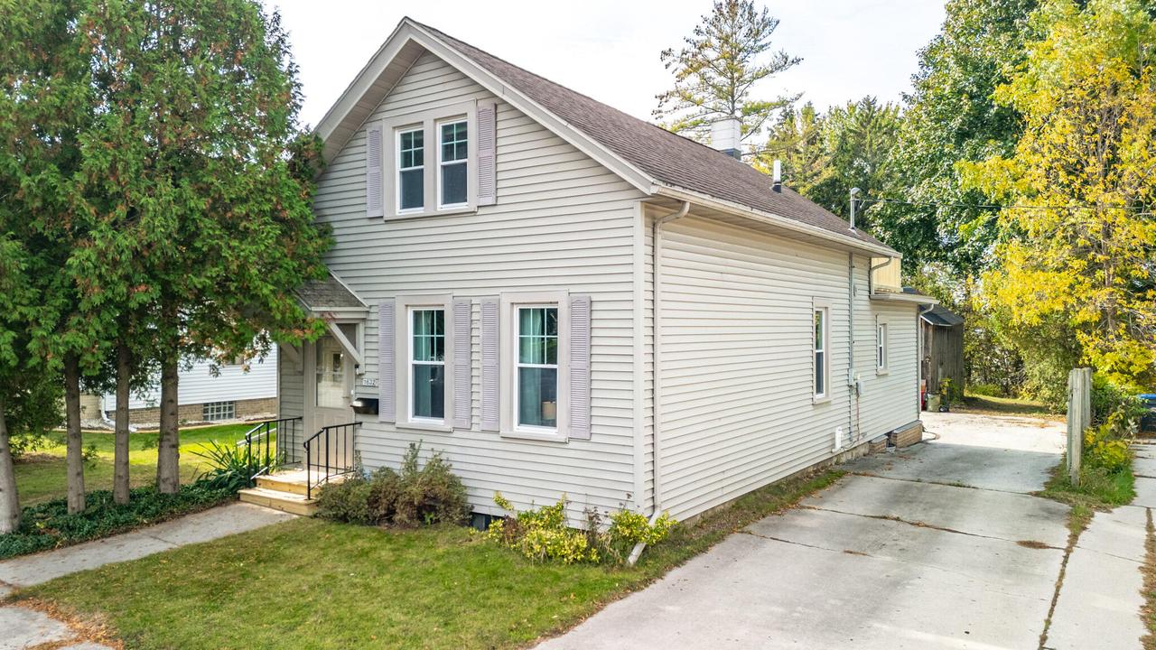 1632 S 14th St, Sheboygan, WI 53081