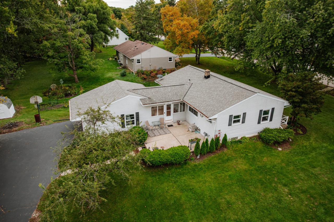 5310 S Nicolet Dr, New Berlin, WI 53151