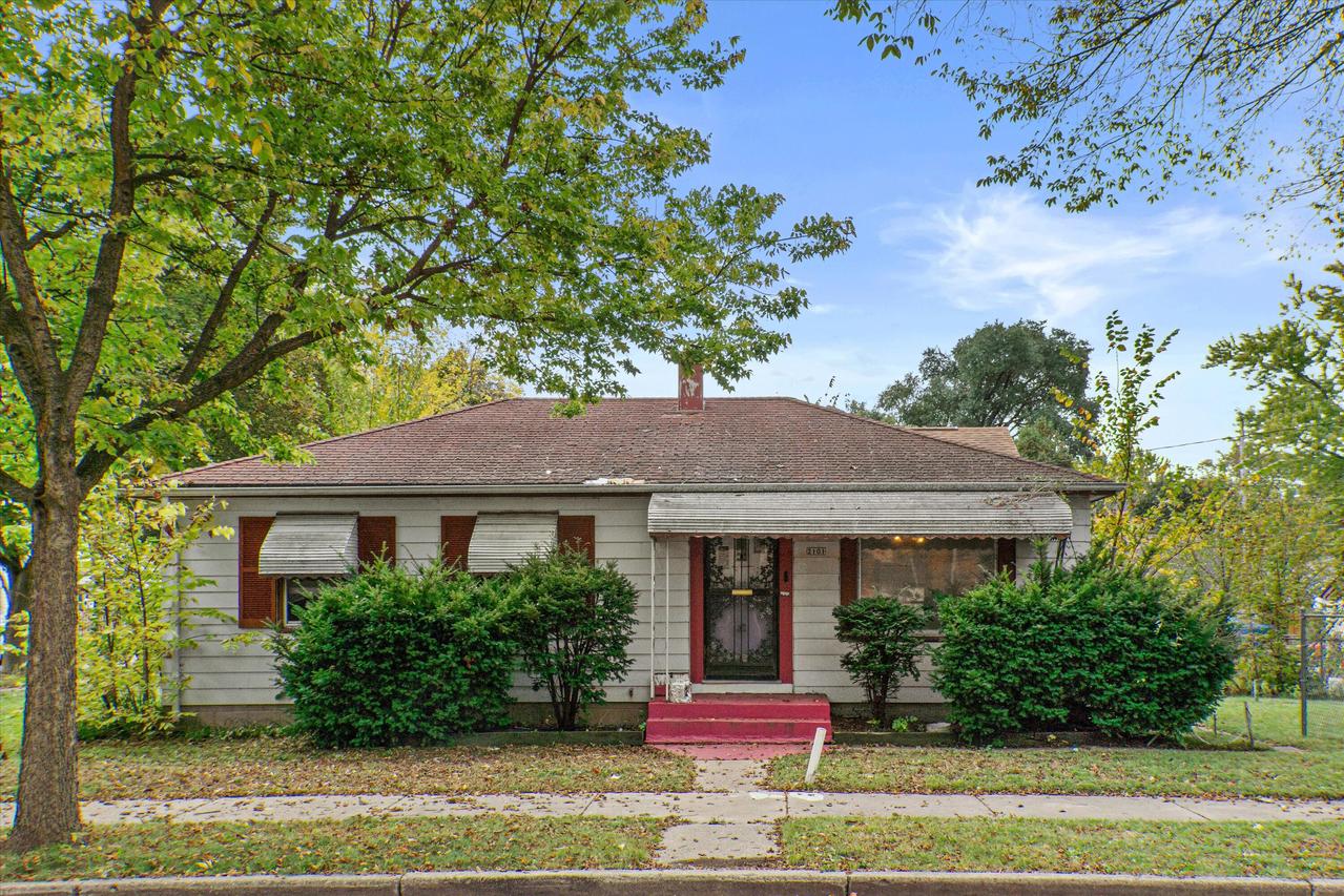 2101 W Fairmount Ave, Milwaukee, WI 53209