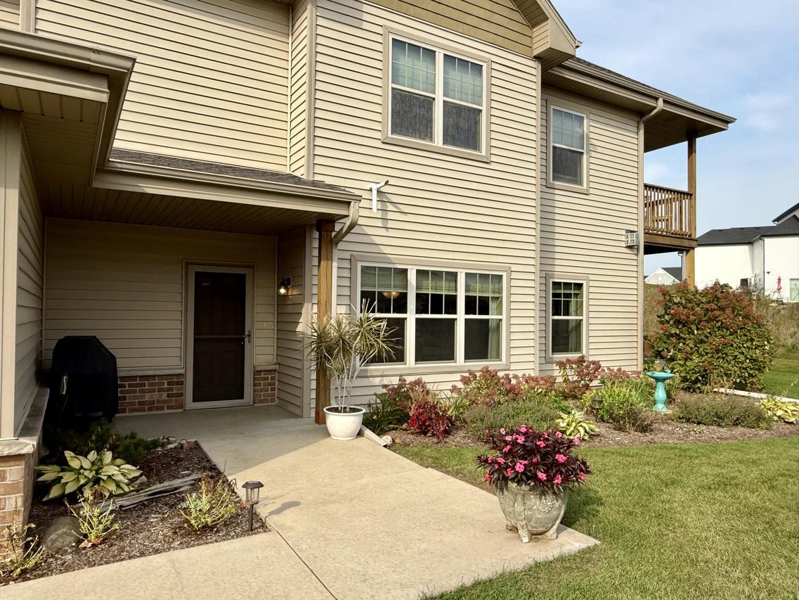 1815 New Port Vista, Port Washington, WI 53074