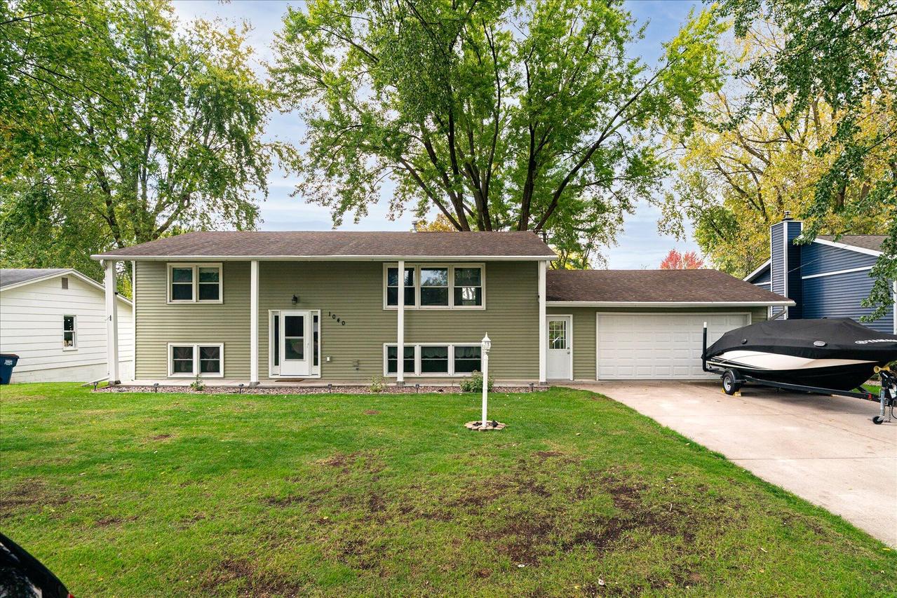 1040 Schafer Dr, Onalaska, WI 54650