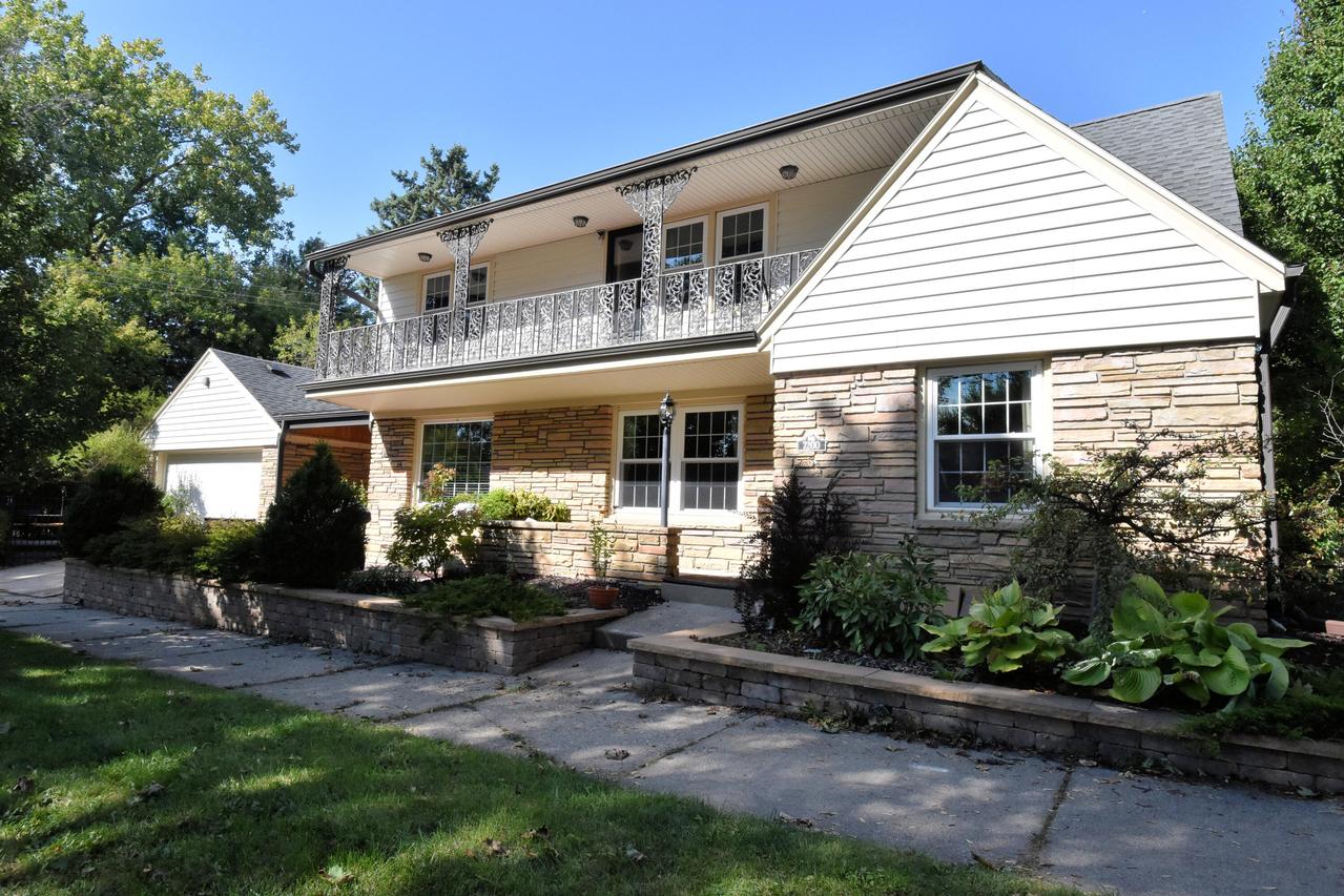 7200 W Locust St, Milwaukee, WI 53210