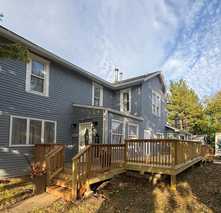 404 Sumner St, Genoa City, WI 53128