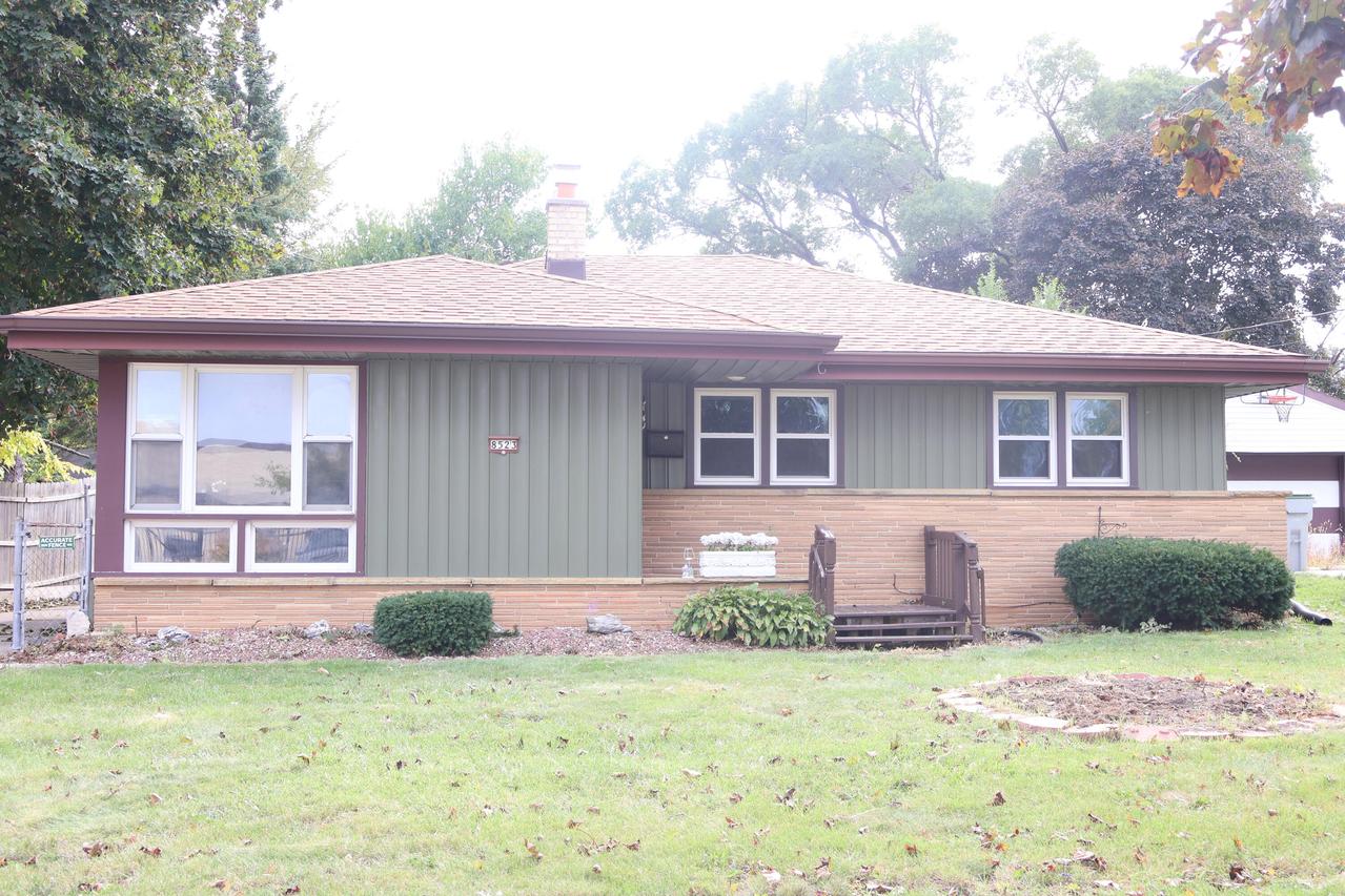 8523 W Glendale Ave, Milwaukee, WI 53223