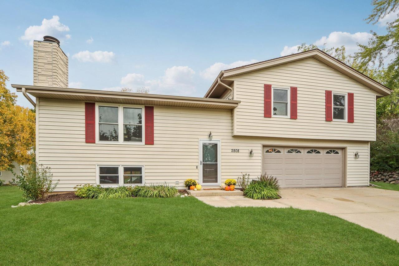 2808 Comanche Ct, Waukesha, WI 53188