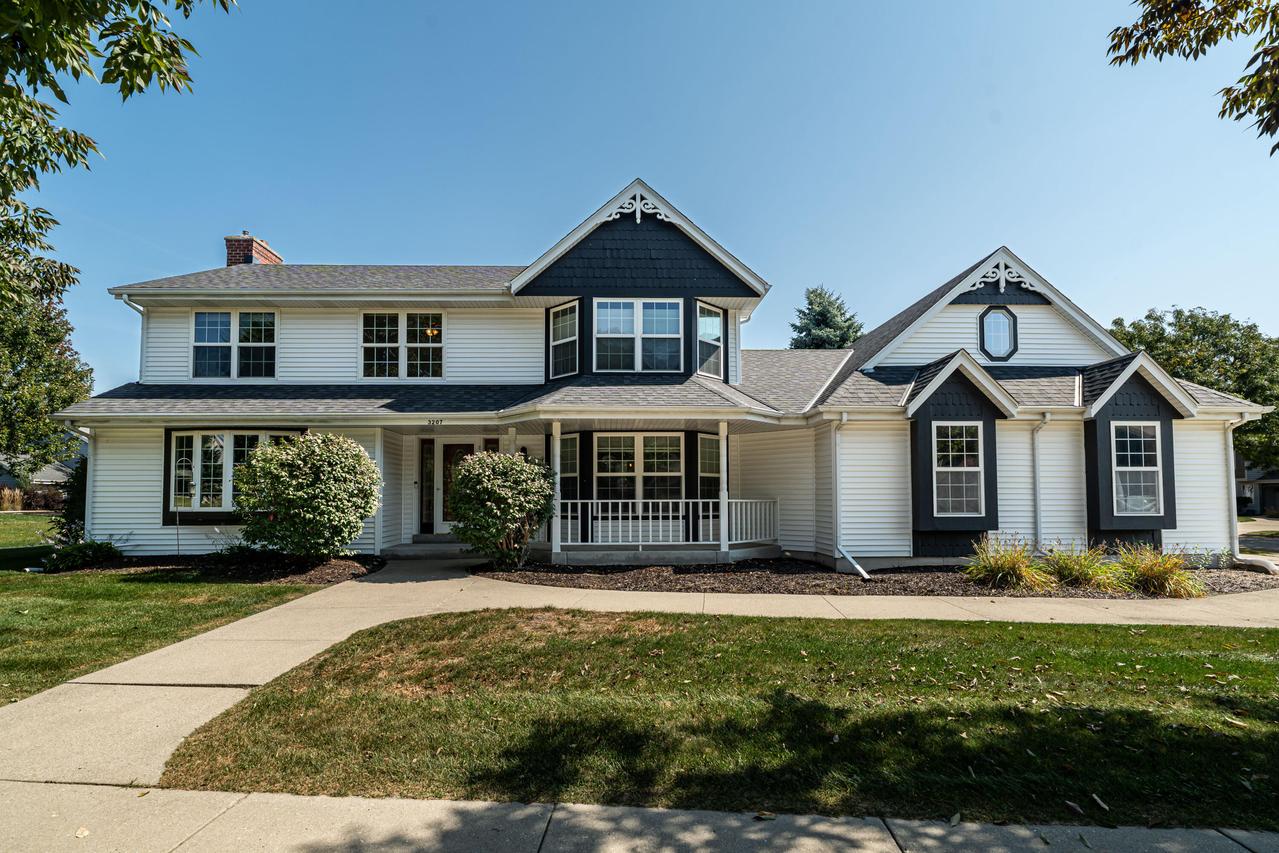 3207 Fox Ridge, Waukesha, WI 53189