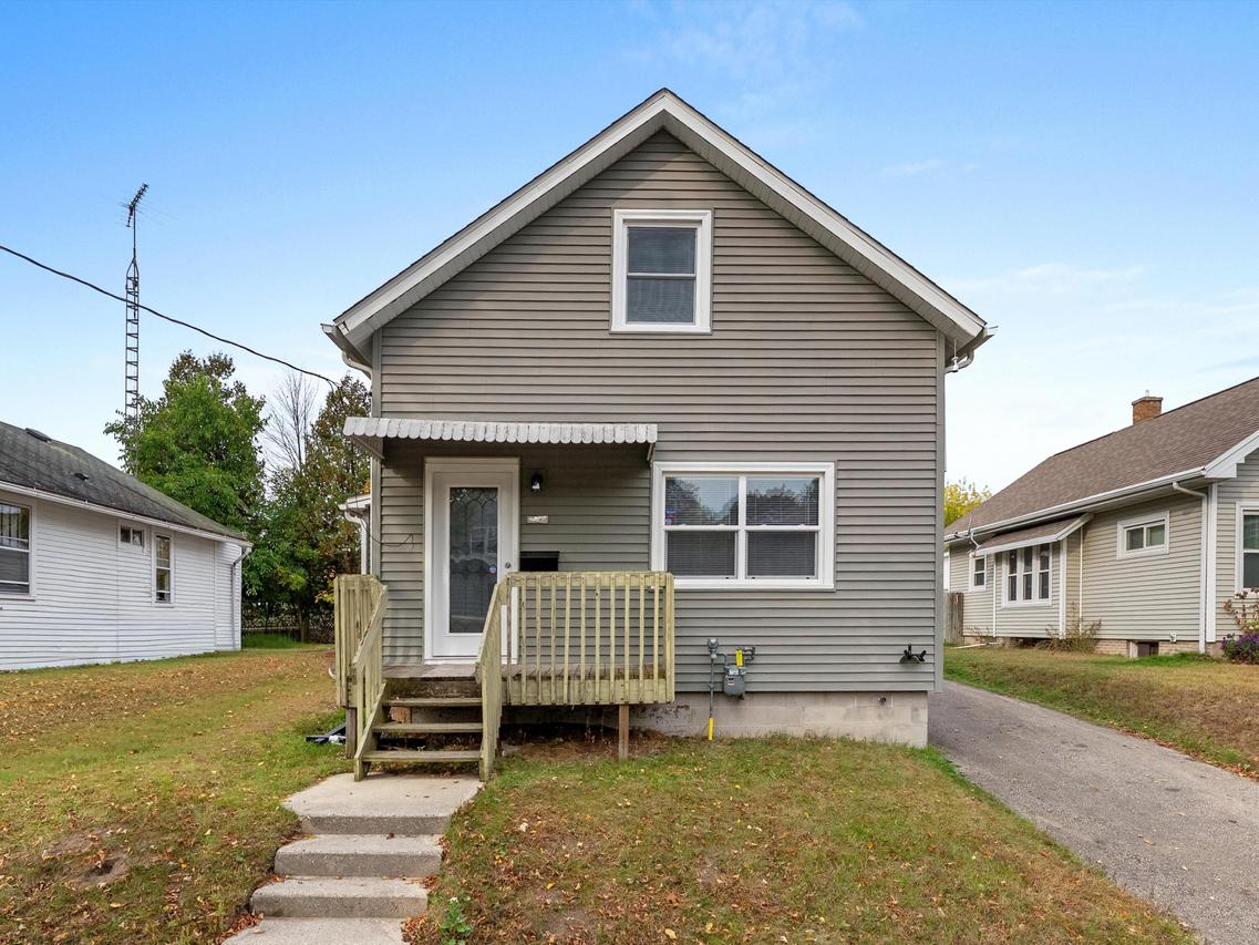 1414 S 14th St, Manitowoc, WI 54220