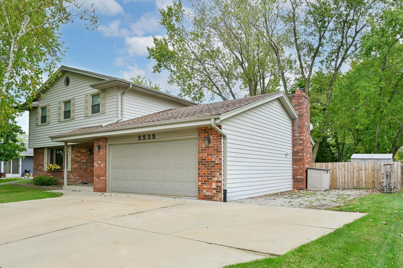 5535 N Meadows Dr, Caledonia, WI 53402