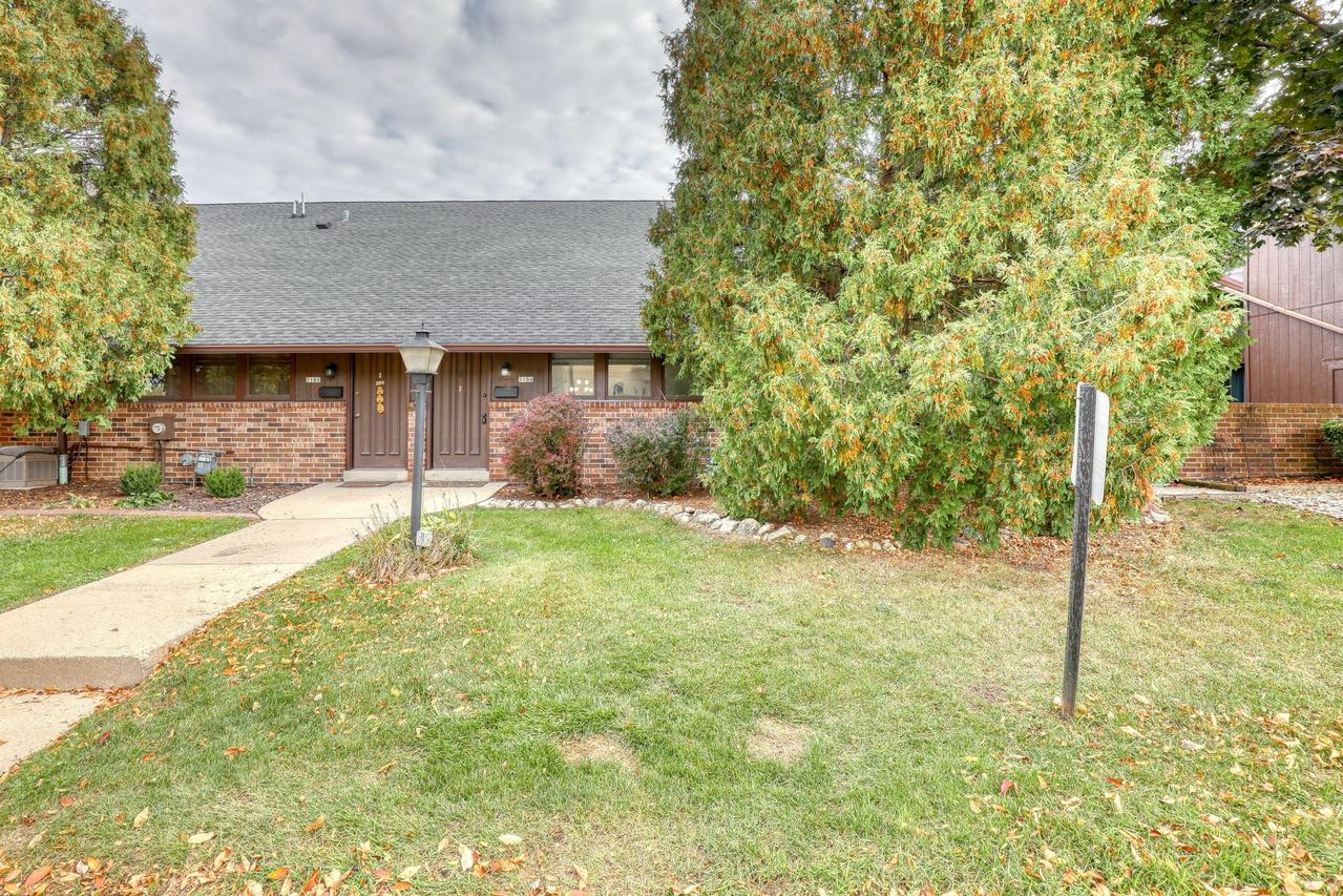 5184 Woodbridge Ln, Greenfield, WI 53221