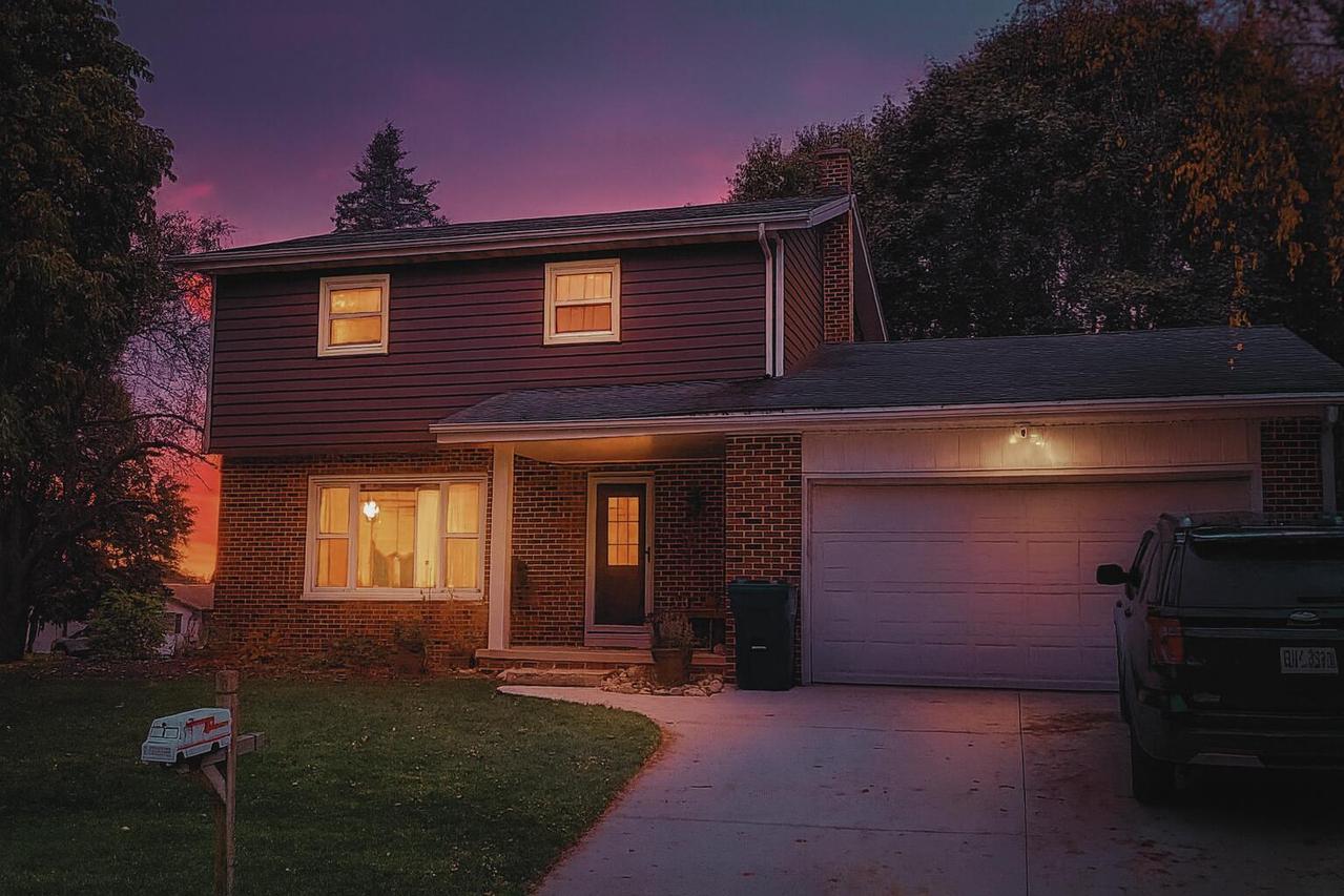 125 Bluebird Ct, Fredonia, WI 53021