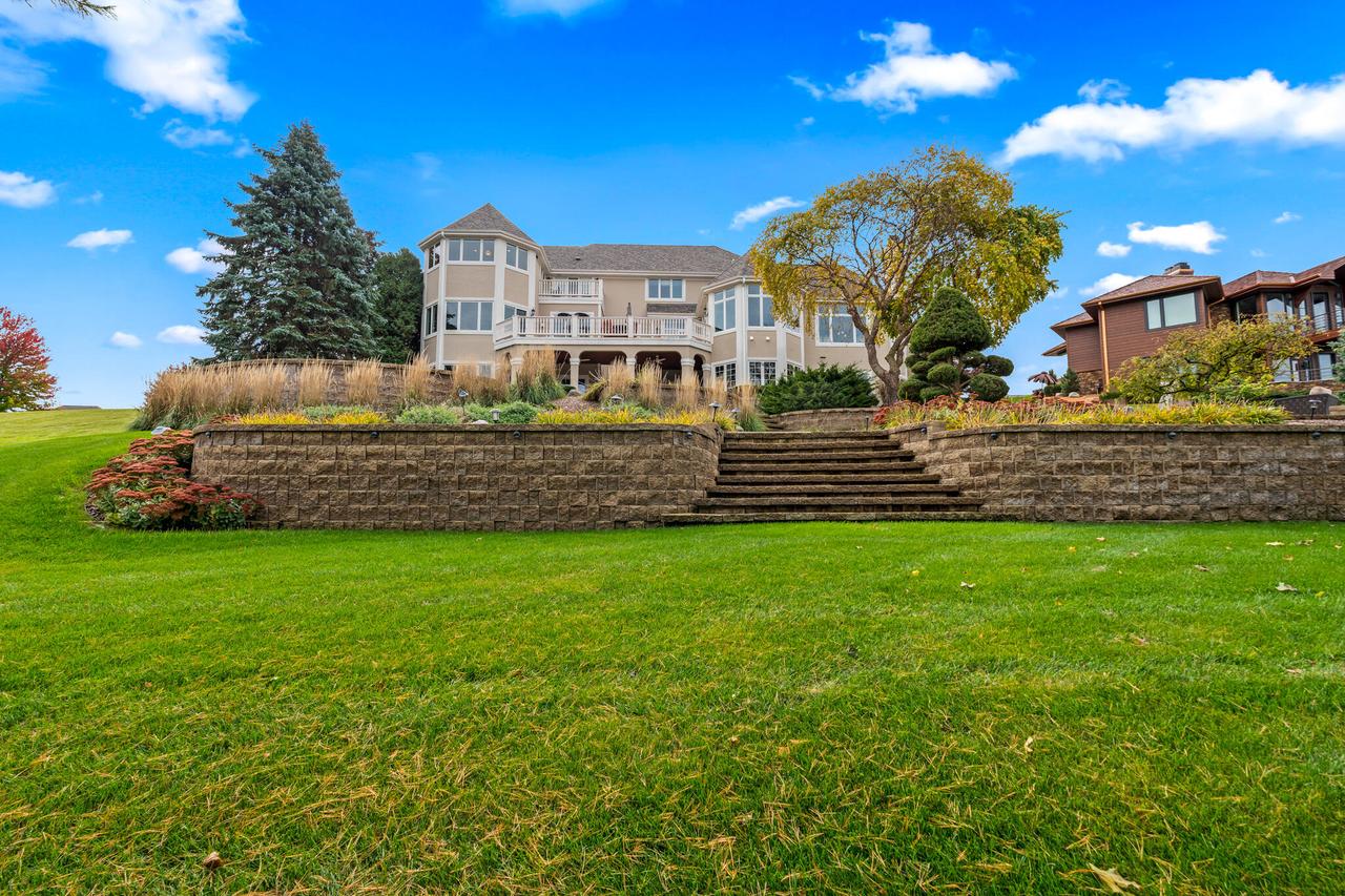 1800 E Juniper Way, Hartland, WI 53029
