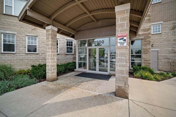 10900 W Bluemound Rd #207, Wauwatosa, WI 53226