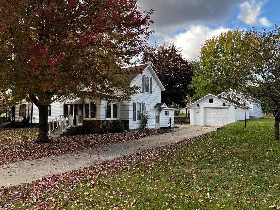 302 E Park St, Neshkoro, WI 54960