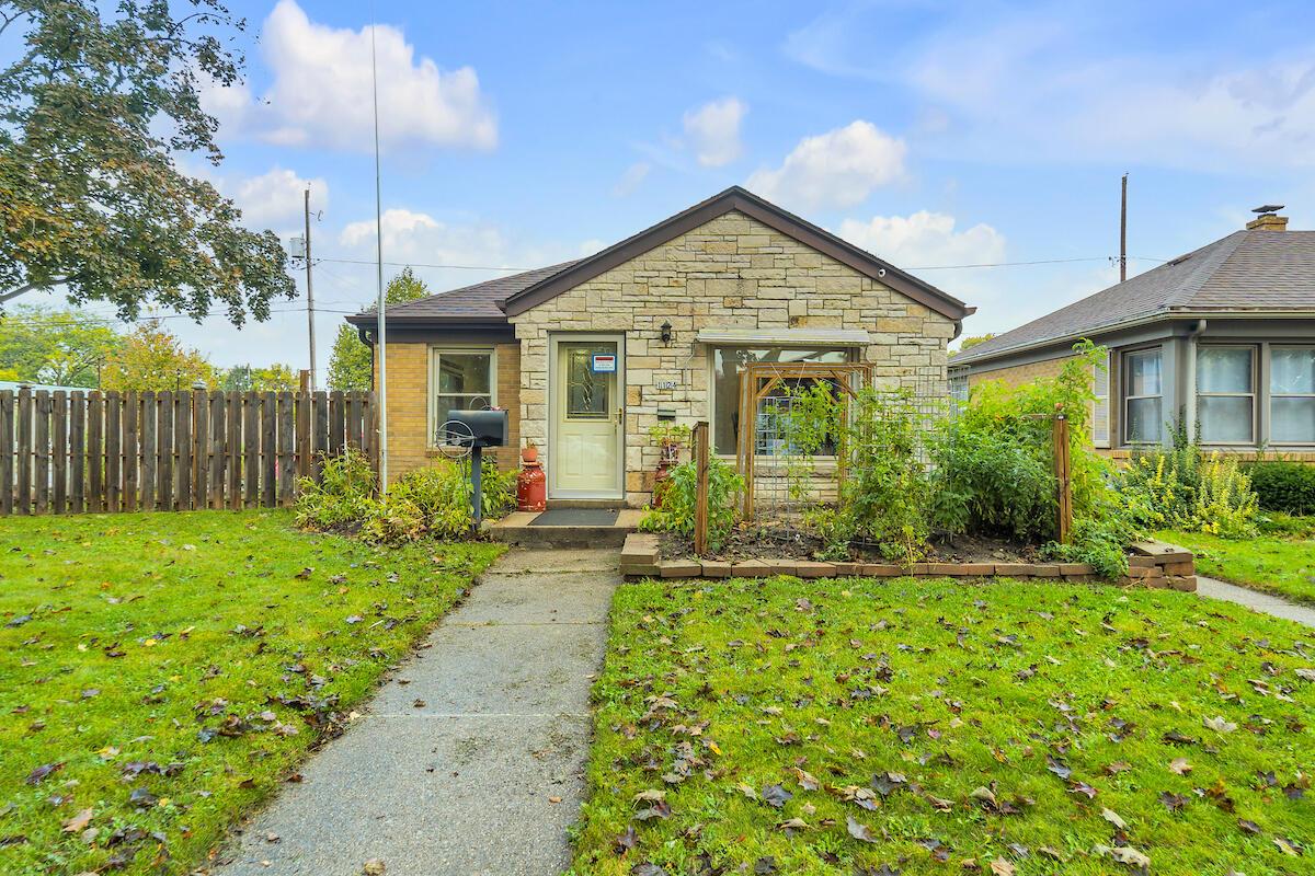 1124 Kingston Ave, Racine, WI 53402