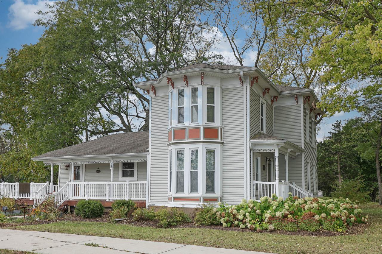 17809 Old Yorkville Rd, Yorkville, WI 53182