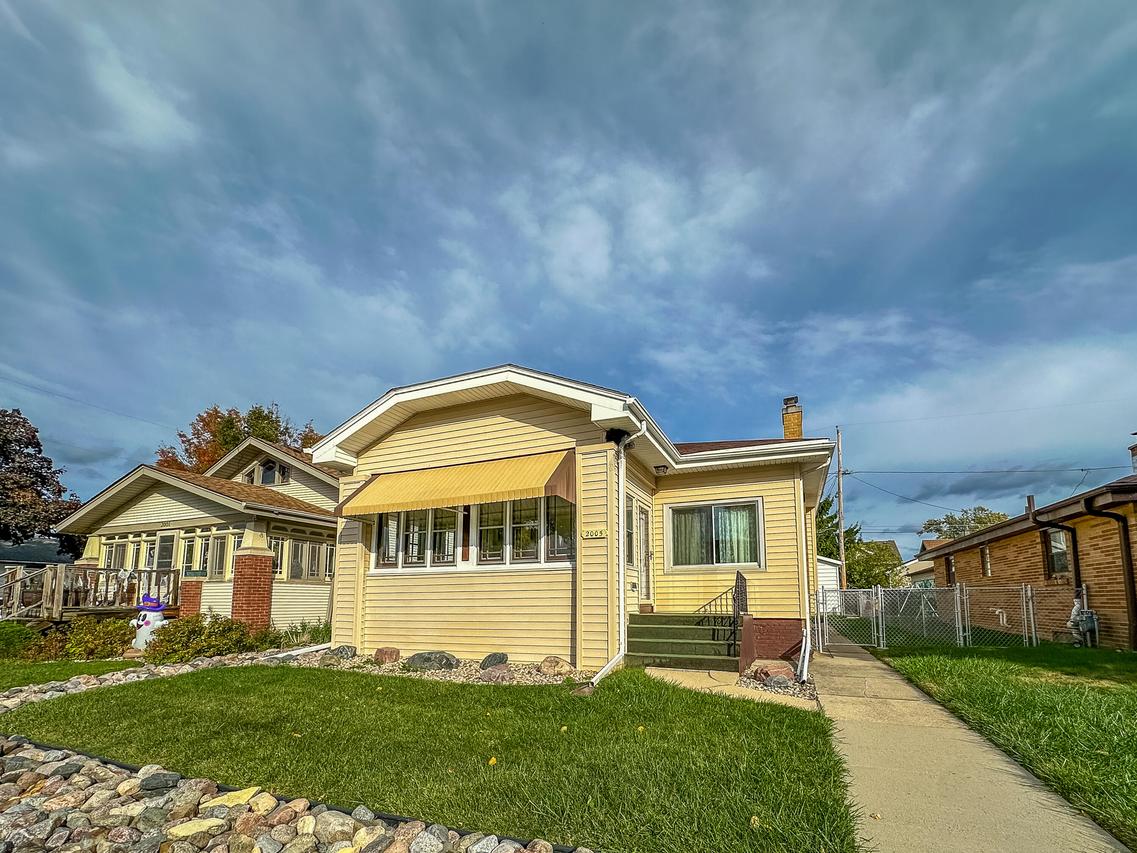 2005 Thurston Ave, Racine, WI 53403