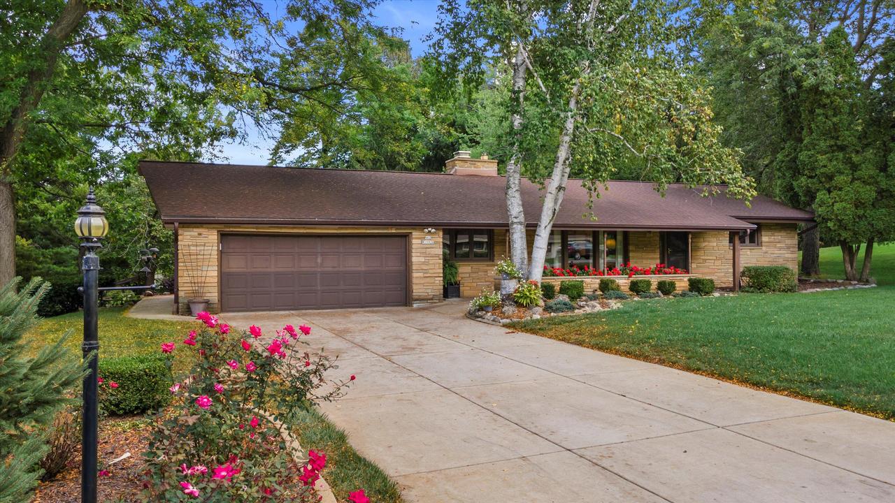 N62W15926 Sky Line Dr., Menomonee Falls, WI 53051
