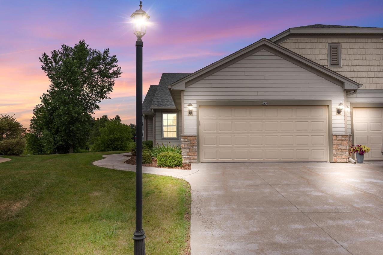 664 Farmstead Ct, Slinger, WI 53086