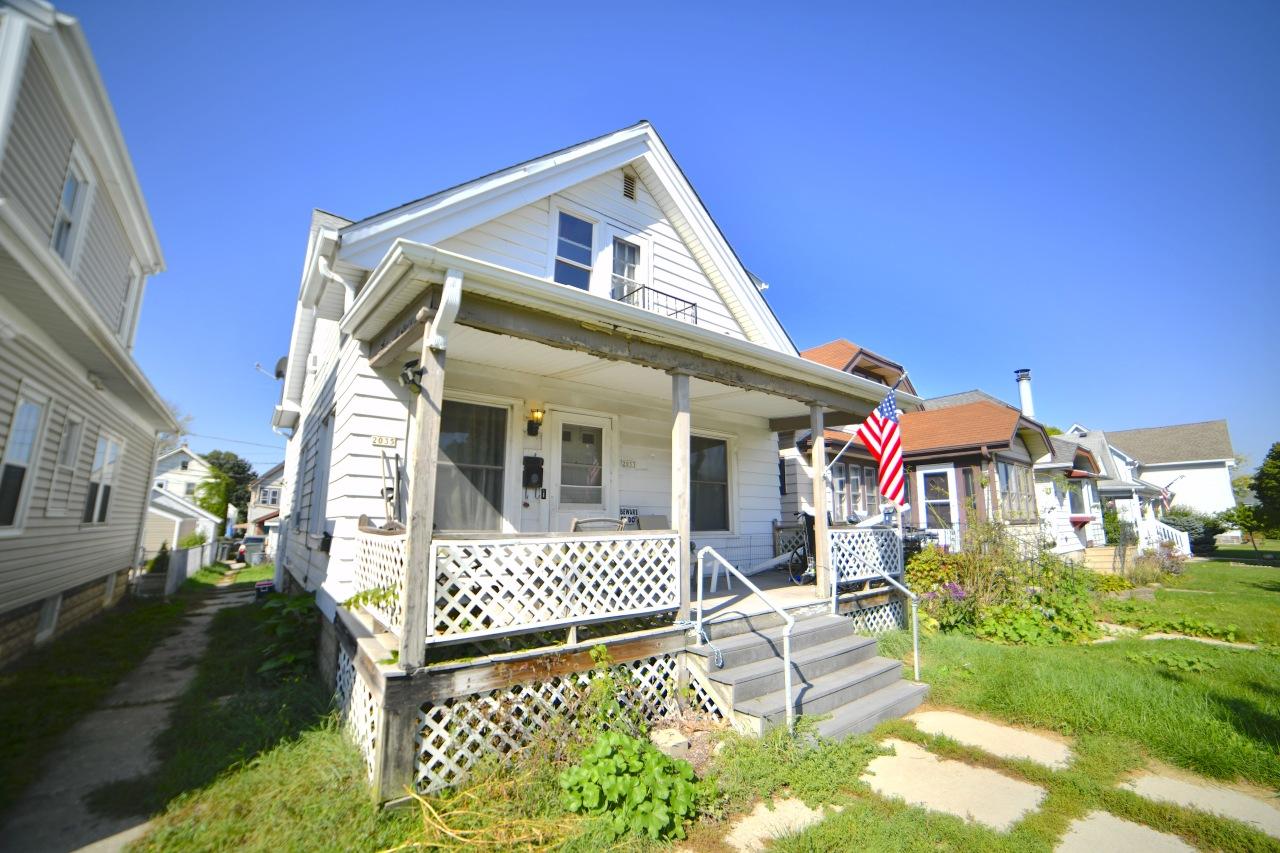 2033 S 76th St, West Allis, WI 53219