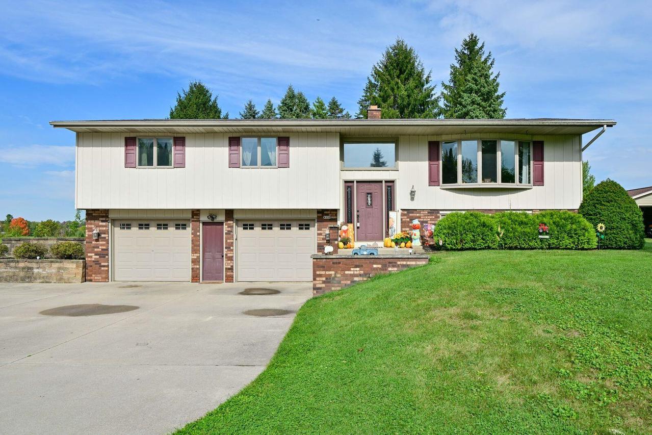 W990 Kelly Dr, Rubicon, WI 53078