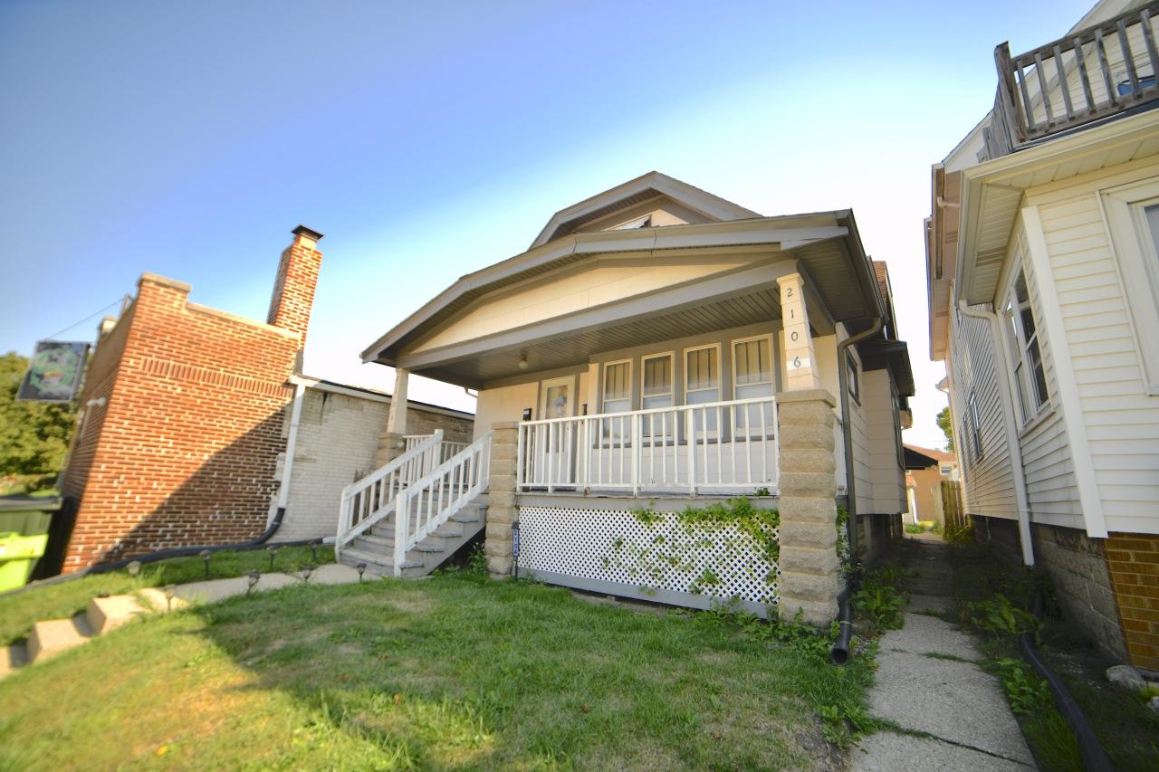 2104 S 71st St, West Allis, WI 53219