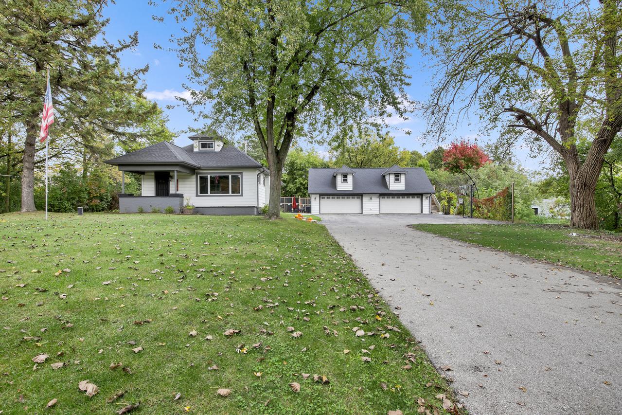 420 N Kettle Moraine Dr, Slinger, WI 53086