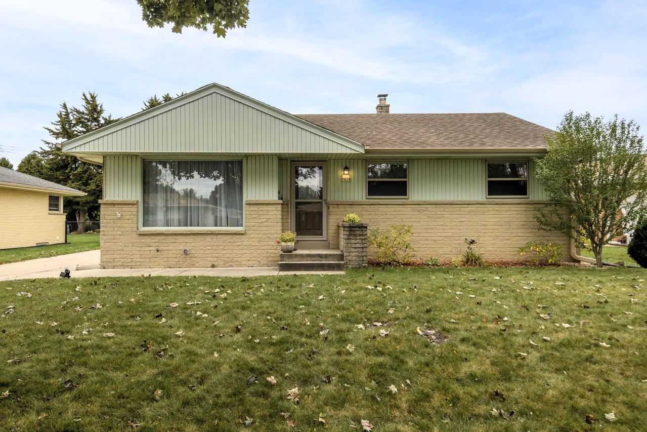 7429 W Ohio Ave, Milwaukee, WI 53219