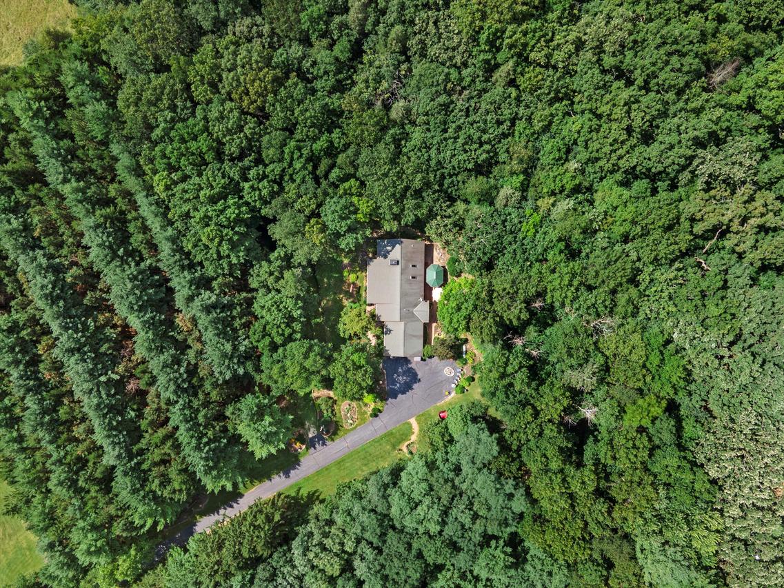 S98W32854 Genevieve Dr, Mukwonago, WI 53149