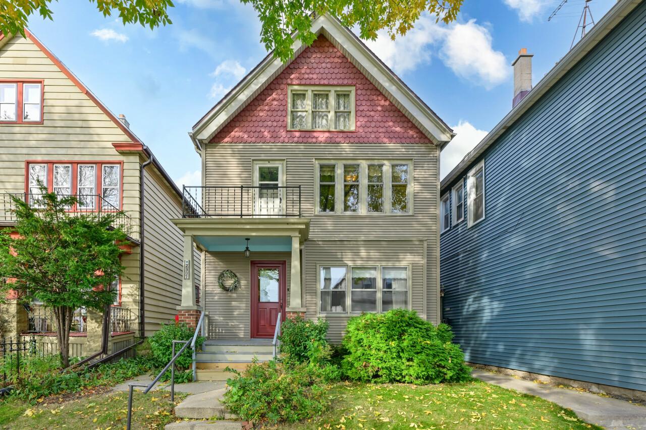 2907 S 11th St, Milwaukee, WI 53215