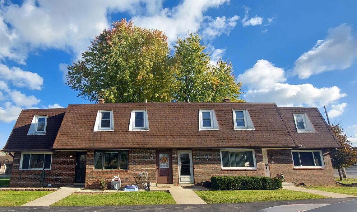 276 Karen Ct, Hartford, WI 53027