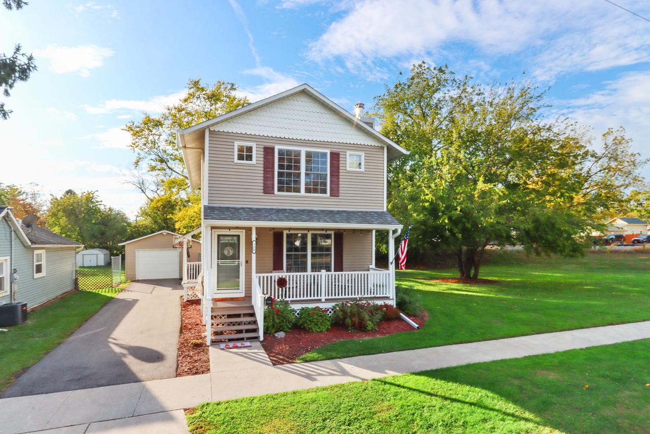 320 S Sixth St, Delavan, WI 53115