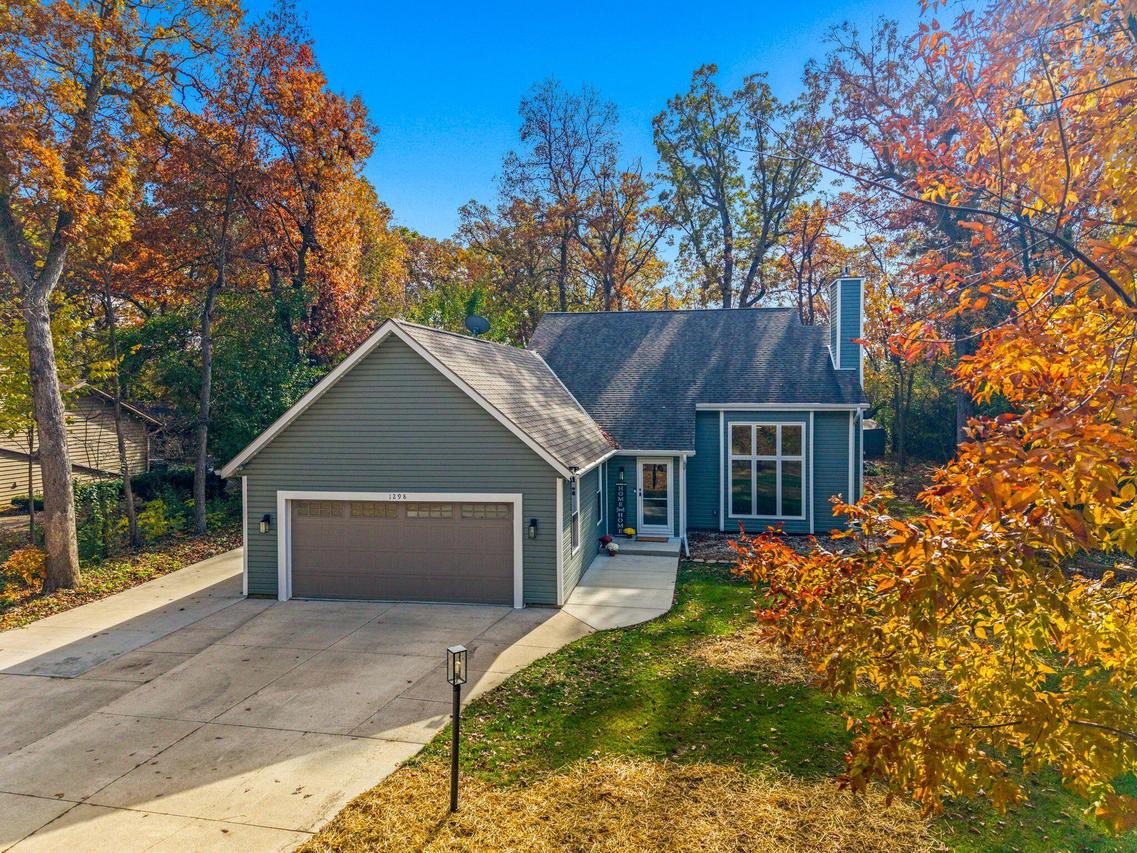 1298 Wilderness Trl, Delafield, WI 53018