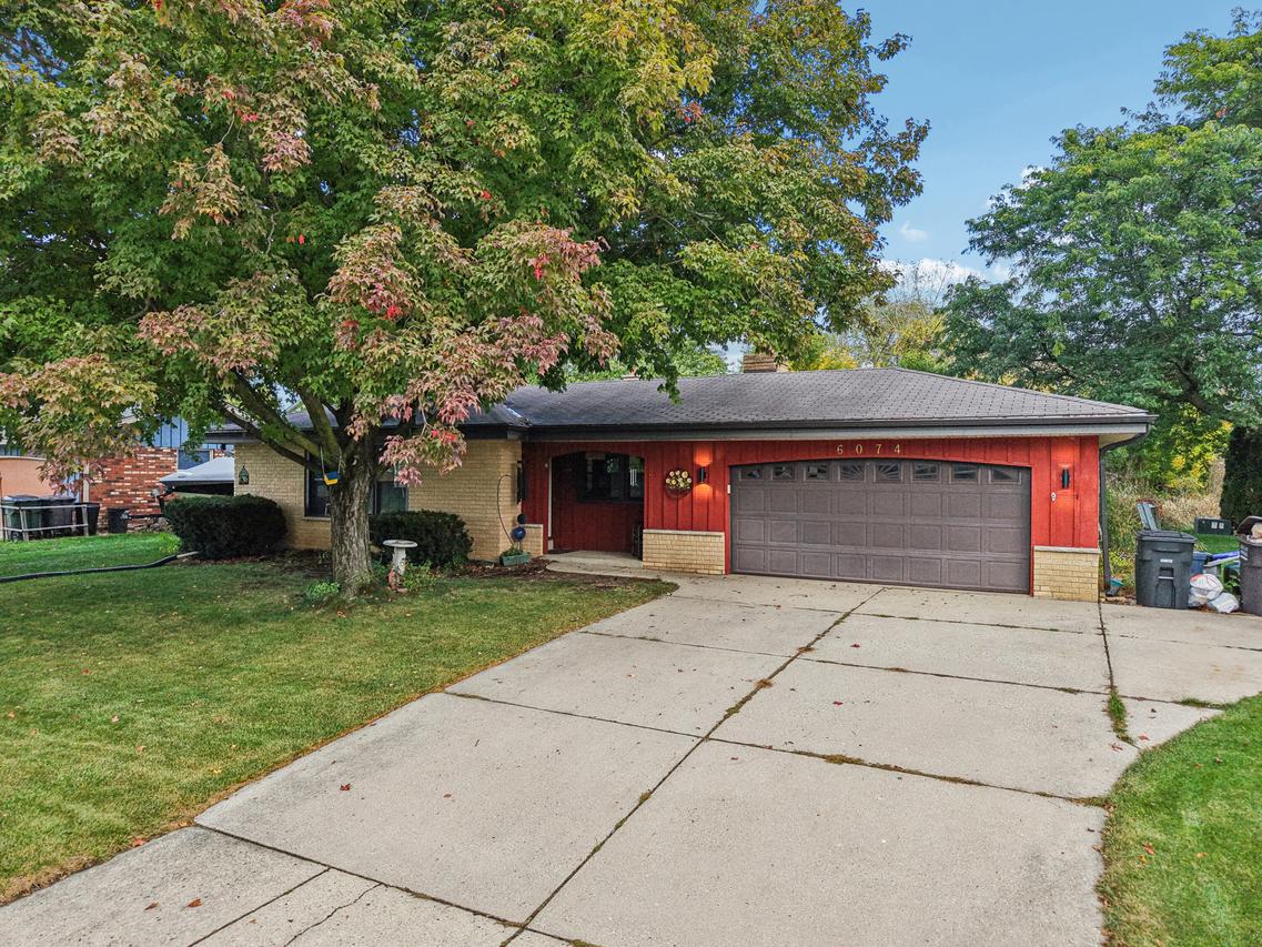 6074 S 33rd St, Greenfield, WI 53221