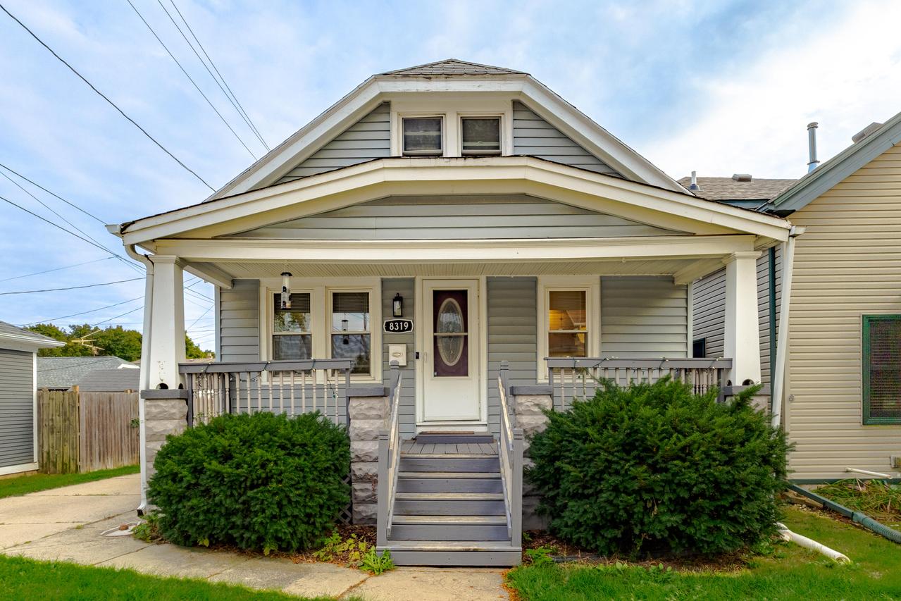 8319 W Rogers St, West Allis, WI 53219