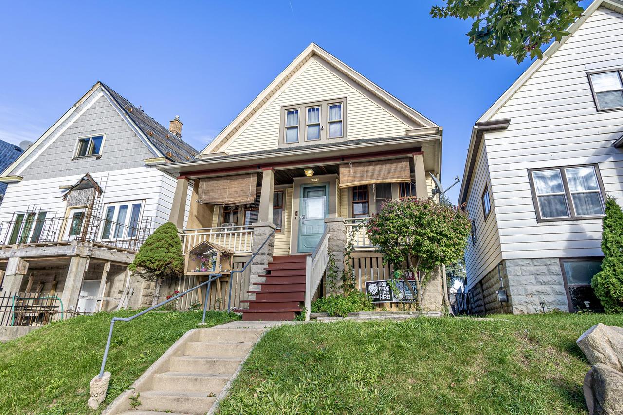 2932 S 10th St, Milwaukee, WI 53215