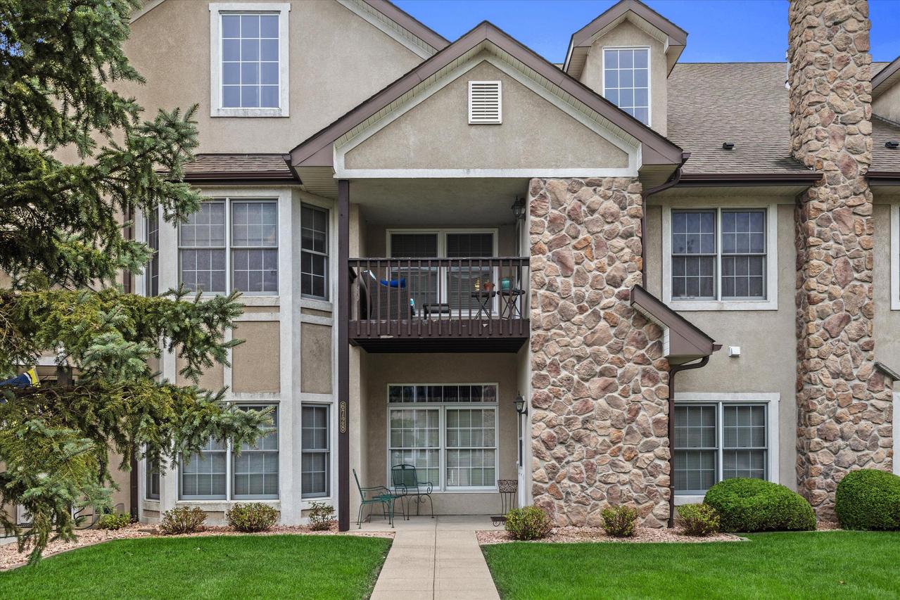 6728 S 34th St, Franklin, WI 53132