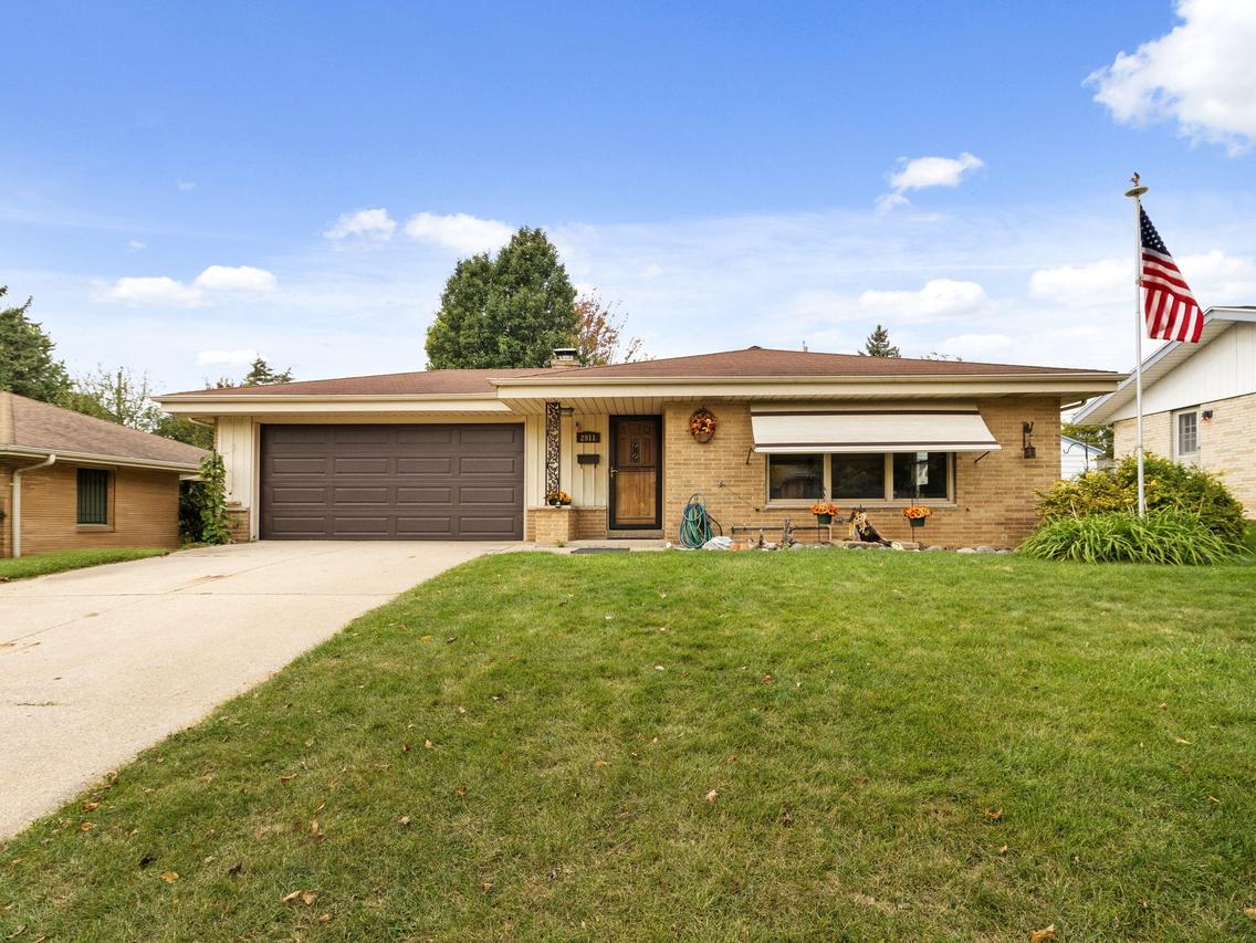 2911 S 72nd St, West Allis, WI 53219