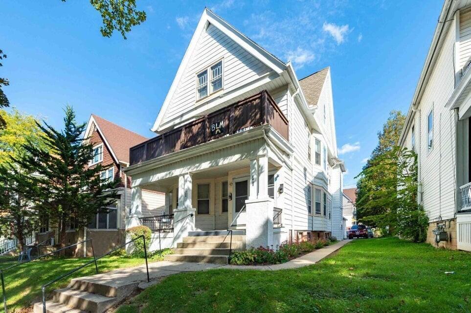 2962 N Cramer St #2964, Milwaukee, WI 53211