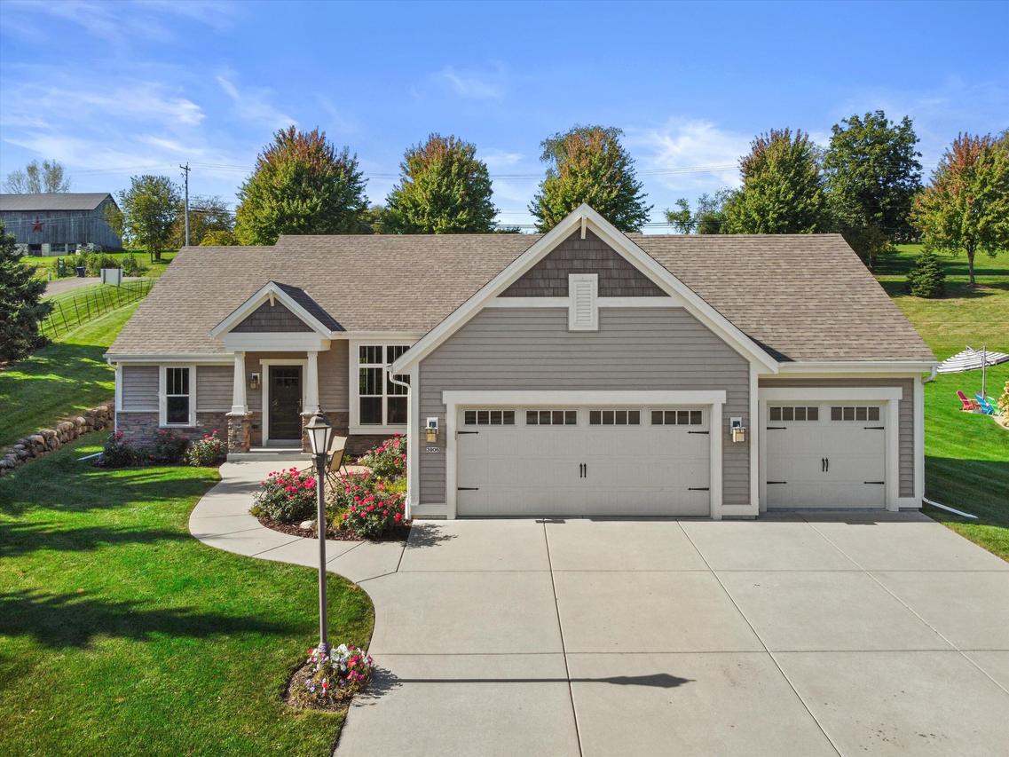 3906 Crystal Ln, Waukesha, WI 53189