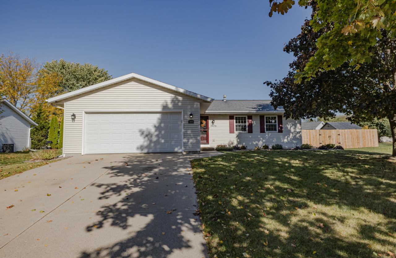 1406 Commonwealth Dr, Fort Atkinson, WI 53538