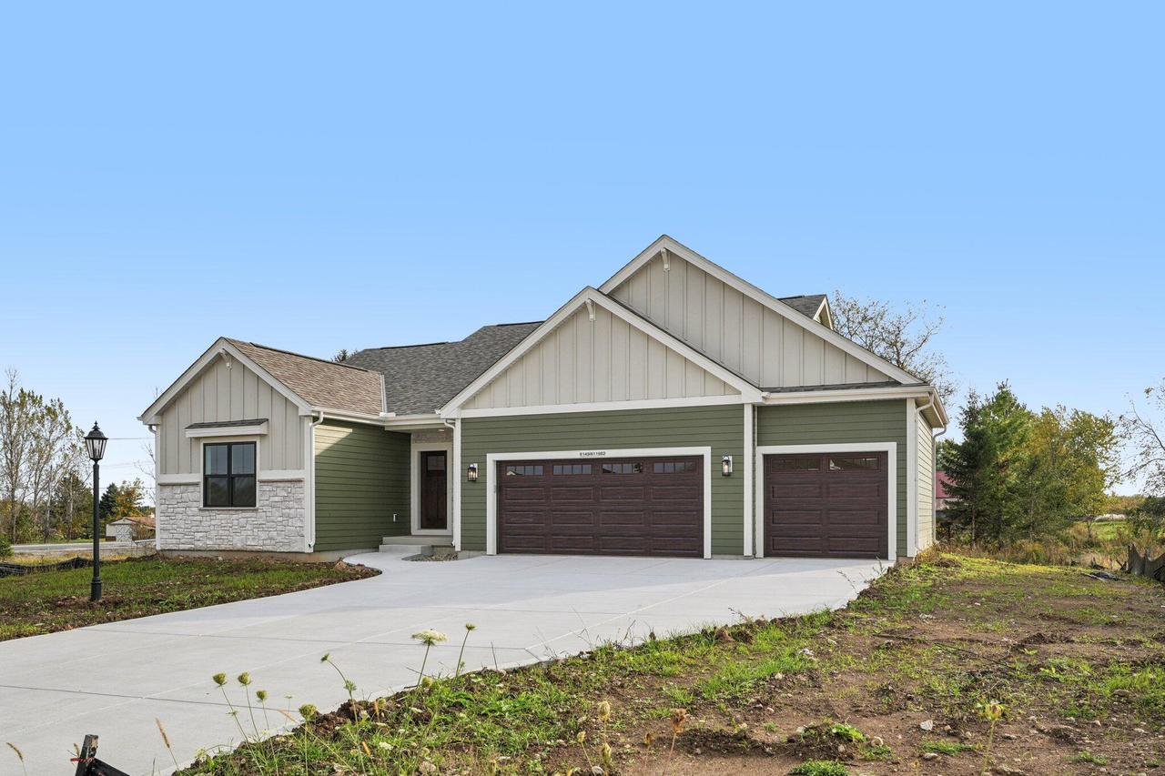 W149N11982 Red Holly Dr, Germantown, WI 53022