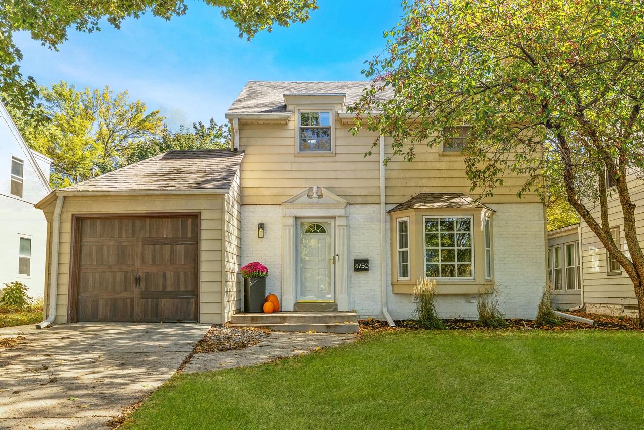 4750 N Ardmore Ave, Whitefish Bay, WI 53211