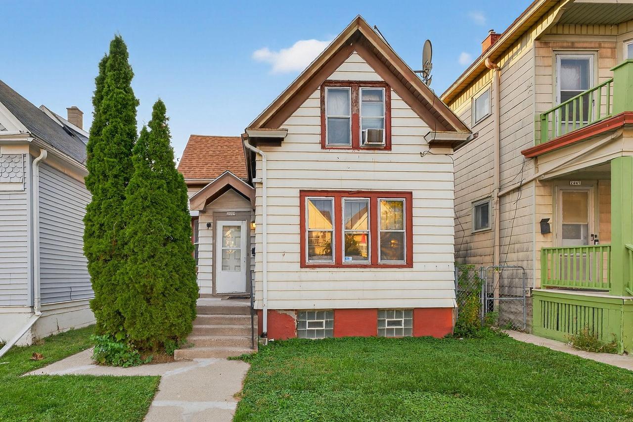 2449 S 13th St, Milwaukee, WI 53215