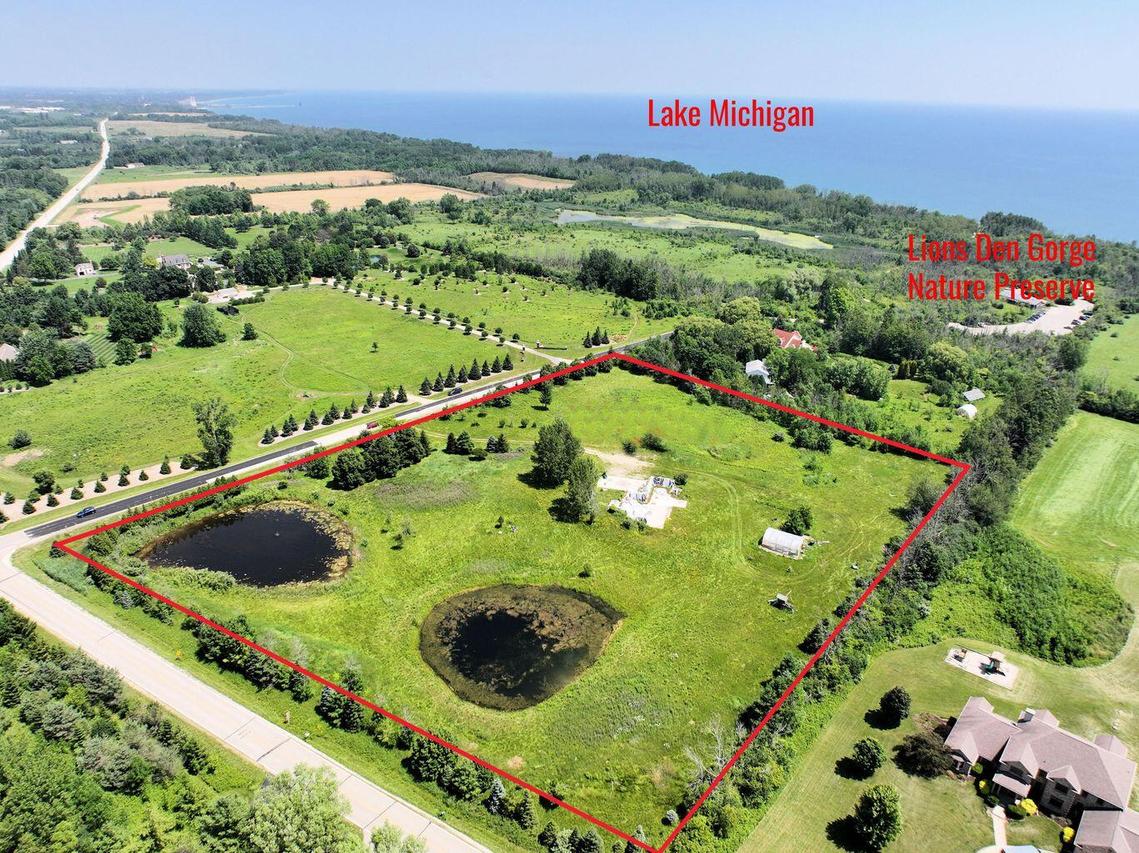 585 High Bluff, Grafton, WI 53024